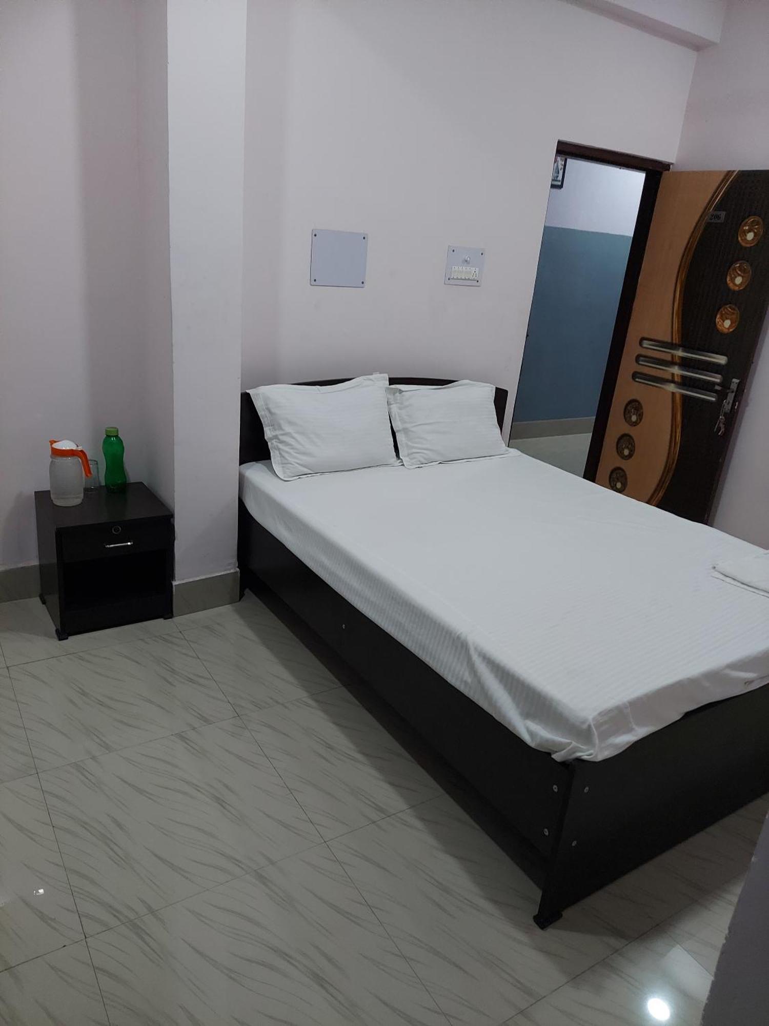 Raison Hotel Джамшедпур Екстериор снимка